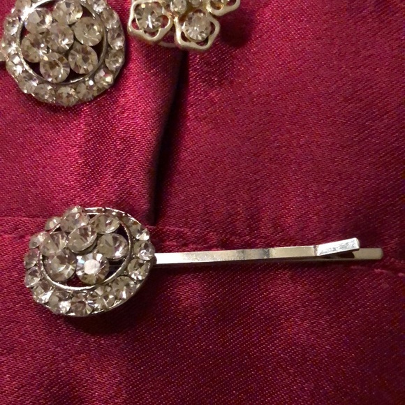 SOLD ๐ Jewel flower hair accessories and clips - Picture 4 of 5
